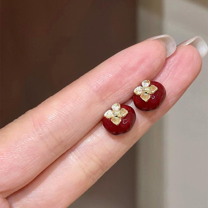 

Drip oil apple stud earrings daily commute versatile temperament earrings light luxury earrings