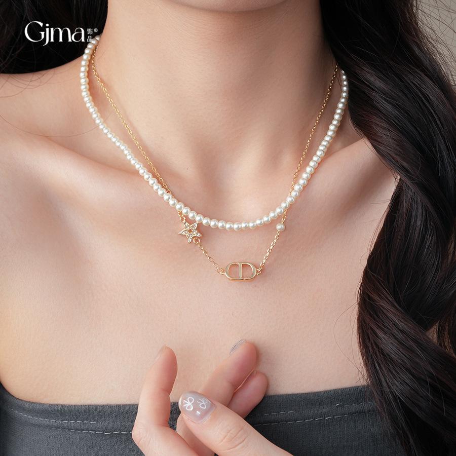 Koreanische Version von mit Diamanten besetztem Buchstaben-CD-Perlen-Halskette 2025 neues doppelreihiges gestapeltes Design Armband Schmuck