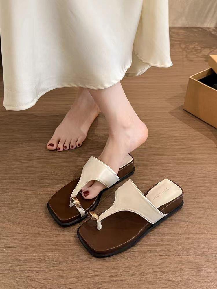 Retro flip-flops outer wear women's 2025 summer new French gentle style fashion heightened slope heel square head cool slippers