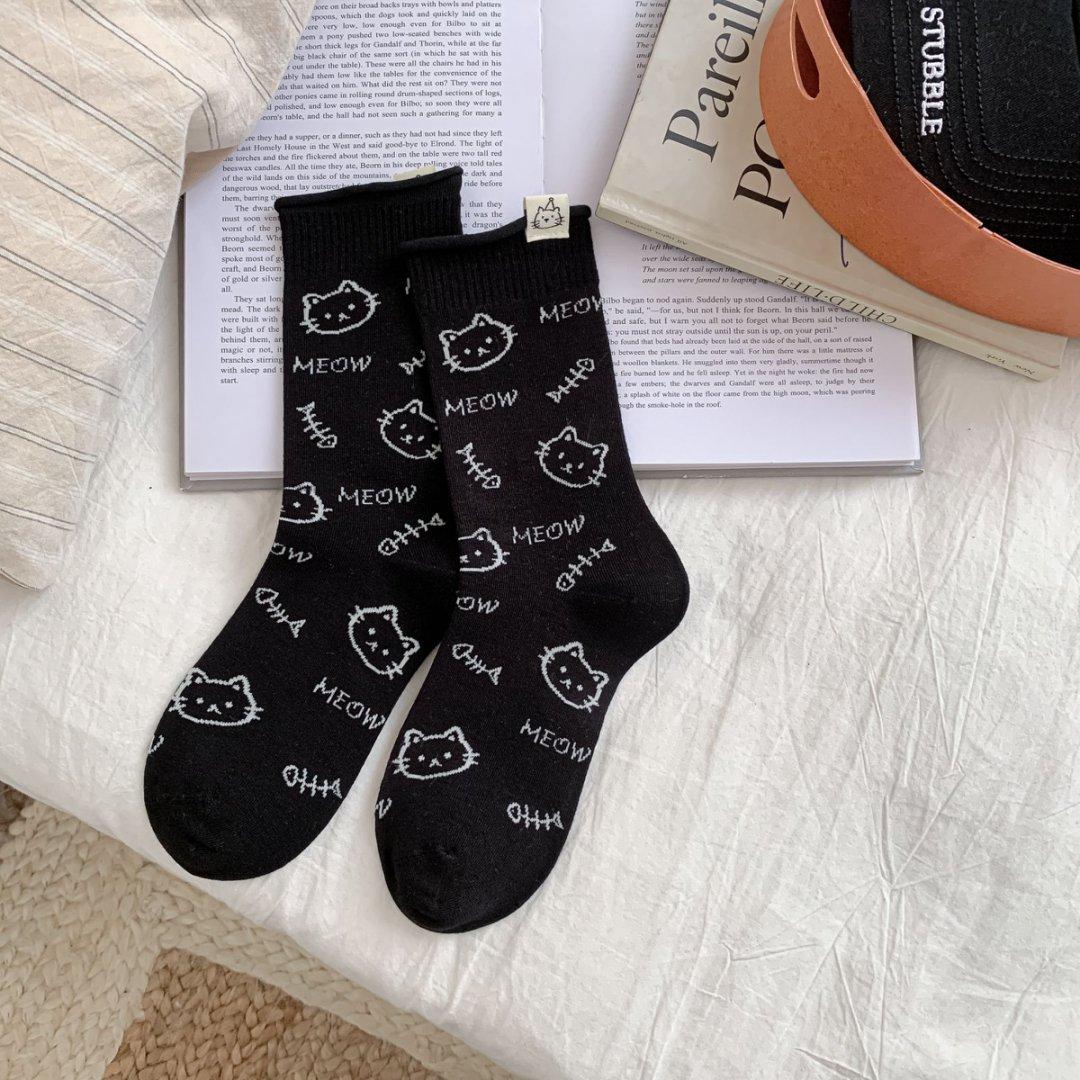 

Autumn Kitten Cloth Standard Socks For Women Cute Cartoon Trendy Socks Versatile Boneless Mid-Leg Socks Comfortable Socks One size fits all чорний