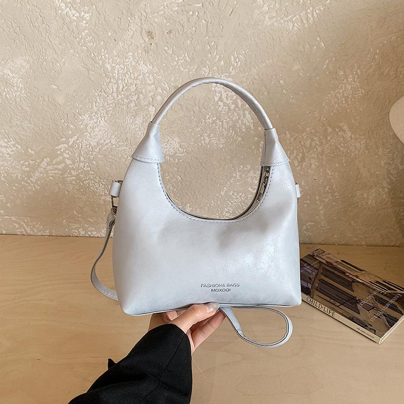 A Stylish and Fashionable Single-shoulder Crossbody Bag with A Luxurious Texture for Commuting To Work.