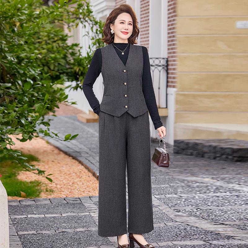 

Elegant Mother s Three-Piece Suit: Chic Spring & Autumn Mid-Life Attire 4XL (140-155 lbs)