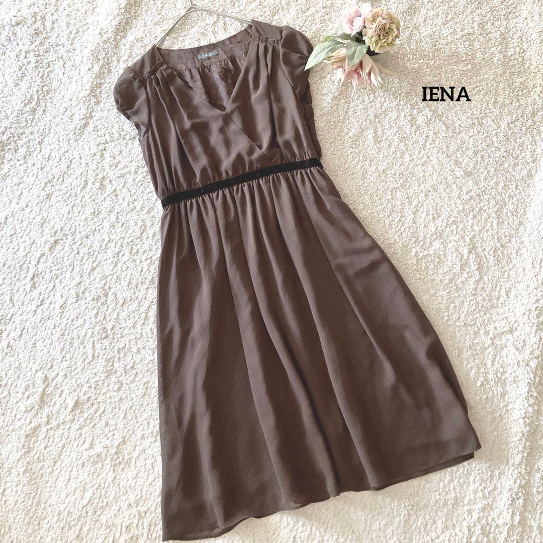 IENA Knee-length dress, short sleeves, V-neck, dots, beautiful