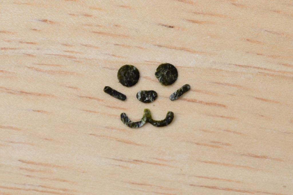 Ernest Character Bento Easy Cutting Shape and Onigiri a favorite brand of major restaurants (Onigiri Mold) (Pyokon Kumanyan) A-77076,