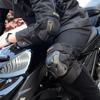 Ginocchiere e gomitiere per motociclette, per equitazione, sport all'aria aperta, doppie cinghie, comfort regolabile, assorbimento degli urti, quattro stagioni, universale