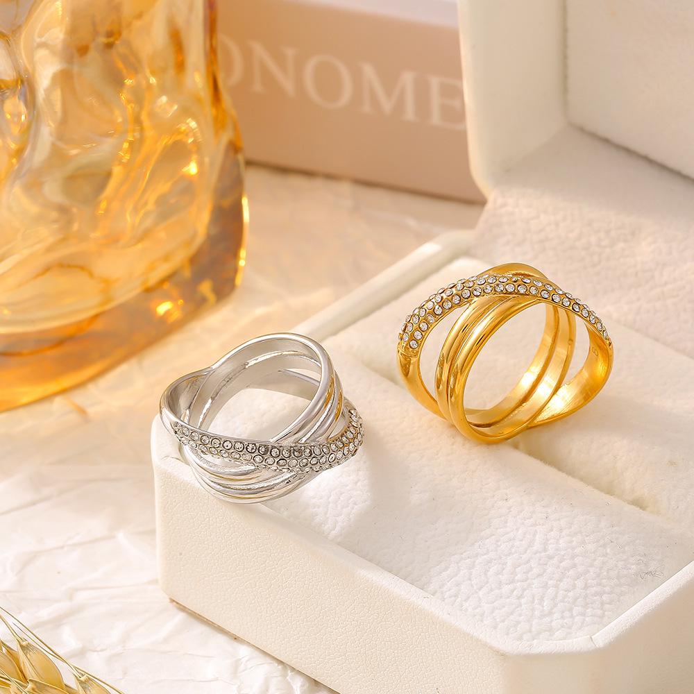 18k Gold-Plated Vintage Criss-Cross Diamond-Set Ring - European & American Chic Style, Non-Fading Stainless Steel.