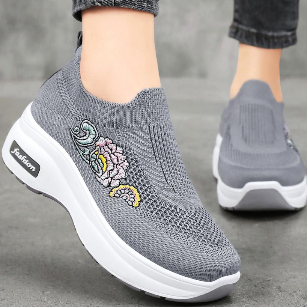 Women's Shoes, Platform Shoes, Height-increasing Shoes, Slip-on Shoes, Mother's Shoes, Fly-knitted Breathable Casual Shoes, Single Shoes