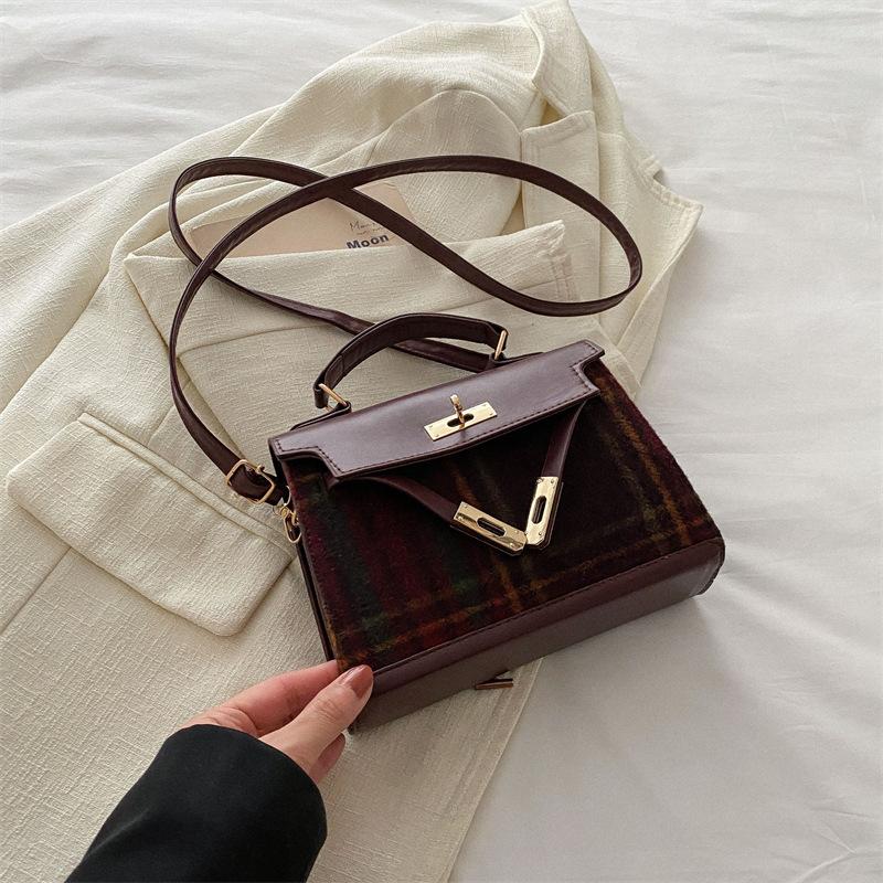 

Модная ретро клетчатая сумка с замком маленькая женская 2025 весна универсальная ins маленькая квадратная сумка женская