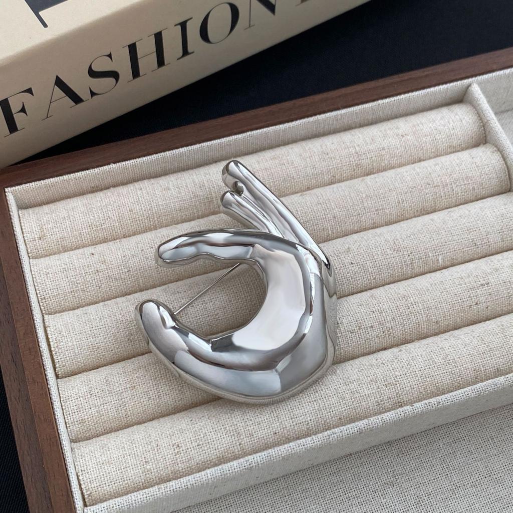 Metal Smooth Fashion Creative Alloy Ok Gesture Brooch Men'S Suit Texture Niche Accessories