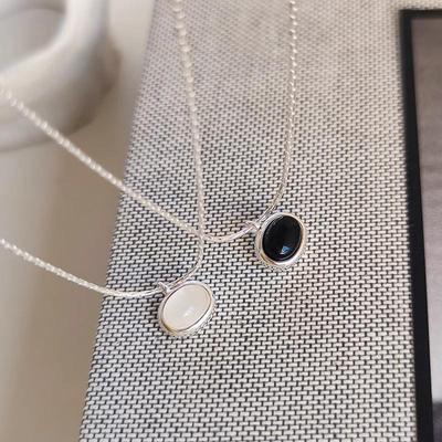 Korean INS Simple Oval Agate Pendant Necklace - Versatile, High-End French Retro Style for Women