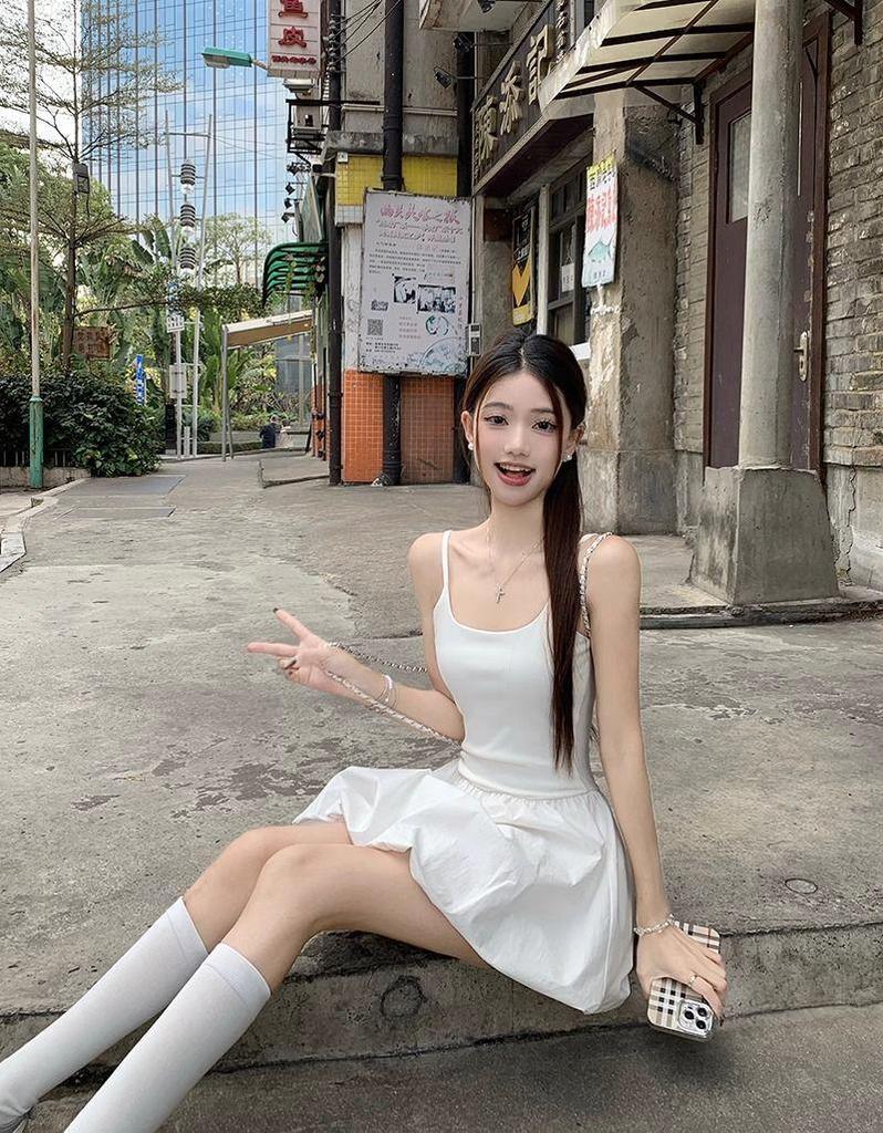 Women's Ballet-Style White Camisole Dress, Summer 2025, Waist-Cinching, Slimming Design, Bud Skirt, Short-Length.
