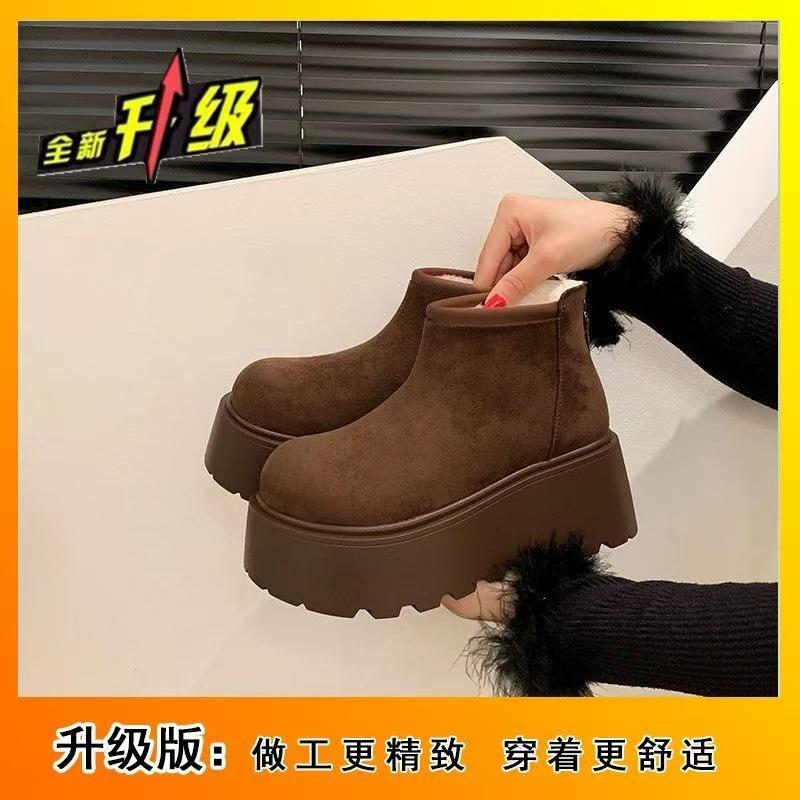 Women's fashionable and versatile velvet short boots  2026 winter new model  sponge cake thick soled women's short boots