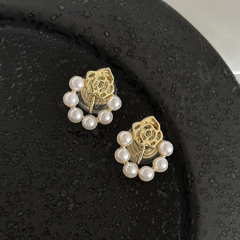 Pearl Mosquito Coil Disc Ear Clips: No-Pierce, Elegant French-Style Earrings for Women