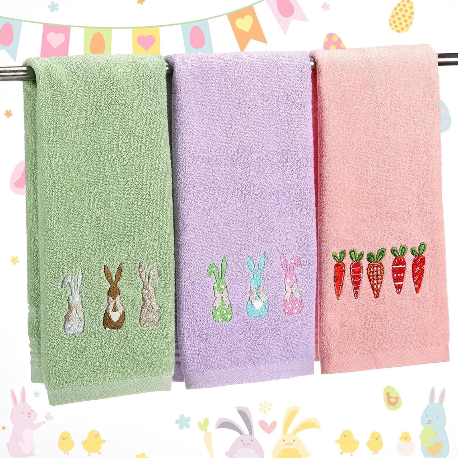 

This three-piece Easter towel set features a bunny and carrot design and measures approximately 1.7 23.6 inches. Suitable for bathrooms and kitchens. One Size