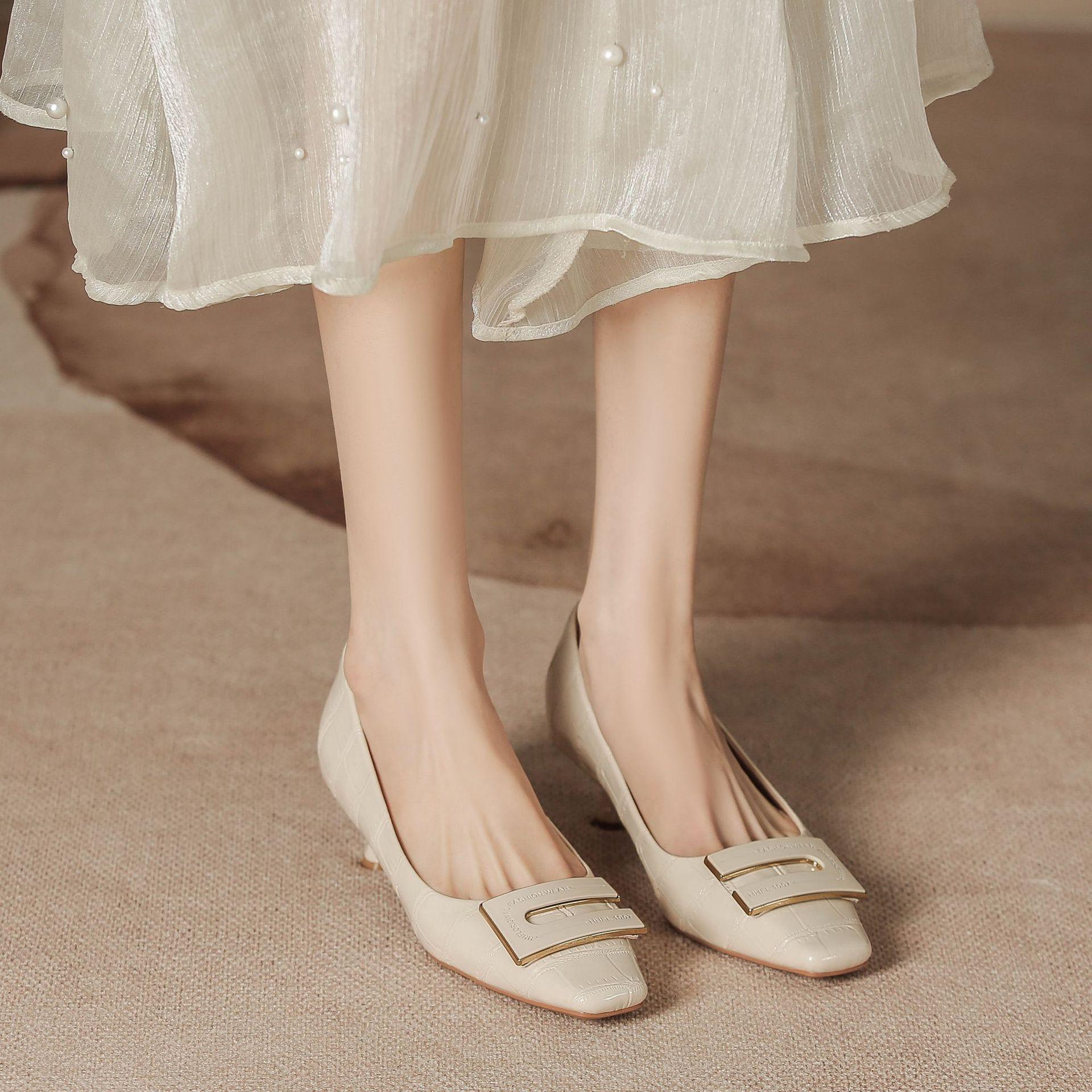 

H783-2 work shoes women s spring new women s shoes small square head short heel sheepskin pad single shoes plaid texture large C buckle 39