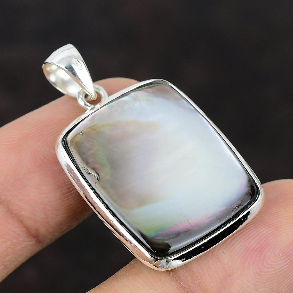 Přívěsek z perleti, pravý drahokam, ručně vyráběné výrazné šperky, stříbrný přívěsek 925, perleťové šperky, dárek pro maminku