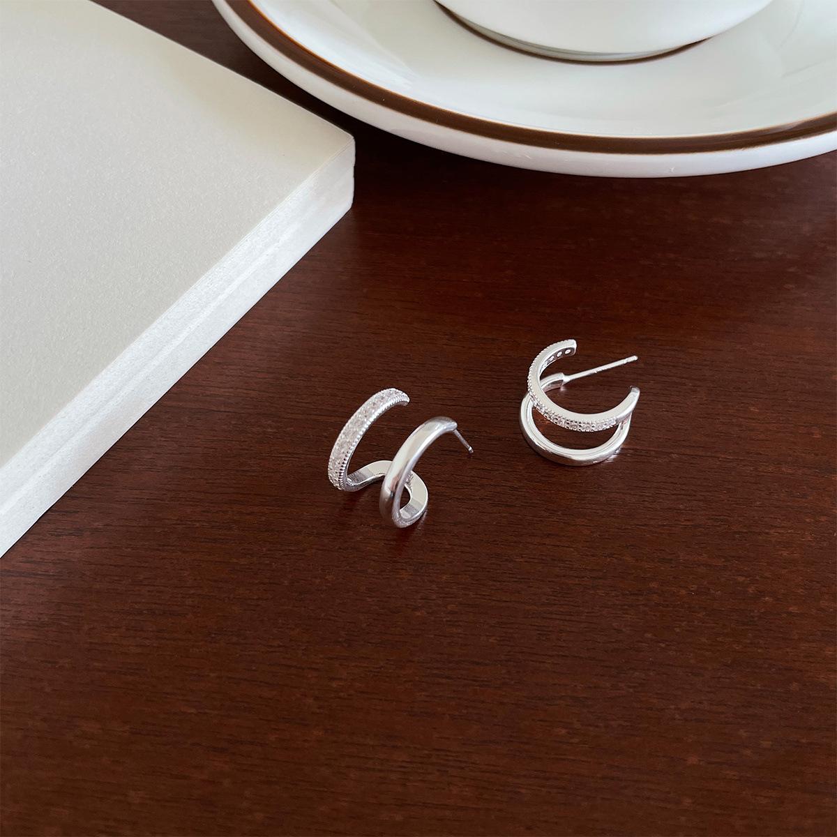 

Light double-layer earrings women s niche design high-end silver needle zircon earrings autumn and winter versatile earrings new products 925 silver needle