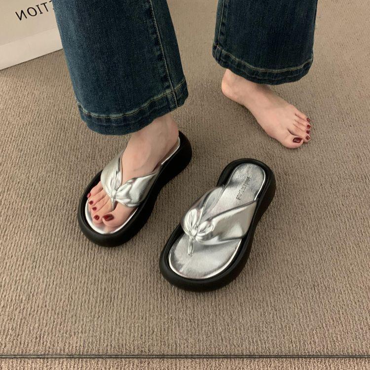 Internet Celebrities Super Hot Tide Thick Sole Heightening Foot Flip-flops Shoes Women Summer Wear 2025 Summer New Beach Sandals