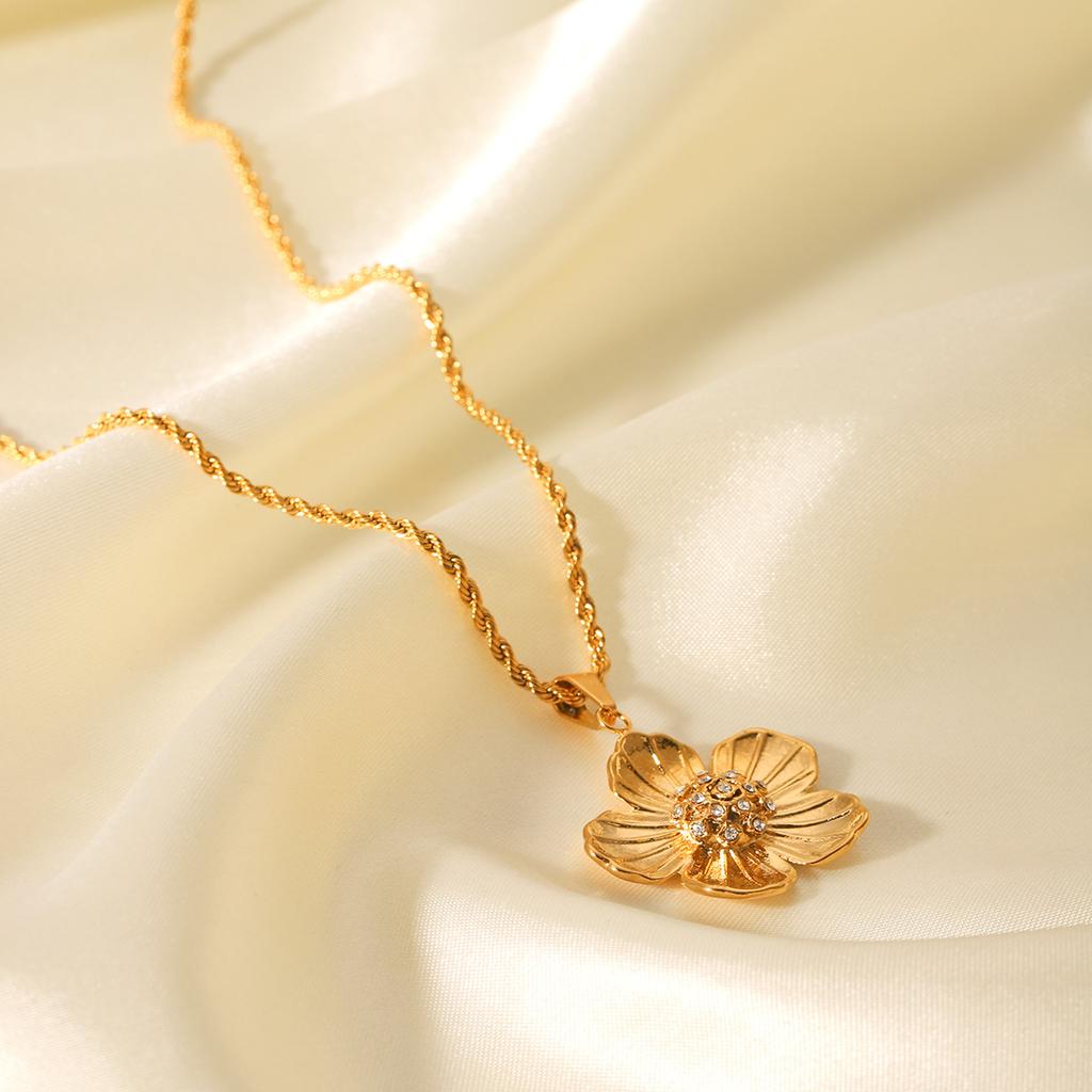 Women's French Light Luxury Vintage Stainless Steel Twist Chain Flower Diamond-studded Pendant Necklace