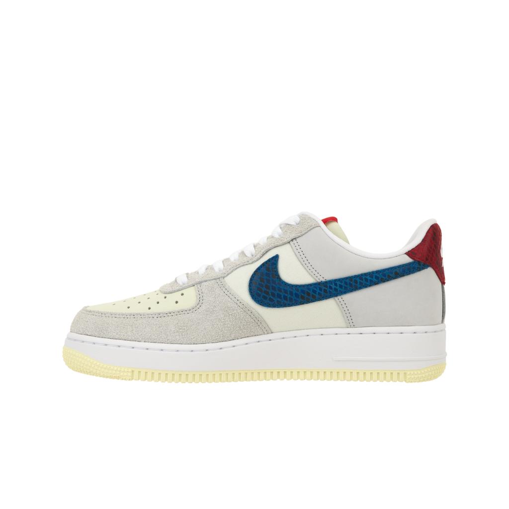 Sneakers Unisex Undefeated x Nike Air Force 1 Low 5 On It da Uomo Bianco Grigio-Nebbia Blu Imperiale DM8461-001