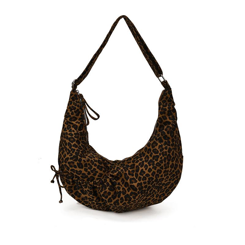Large Capacity Bag Women's Simple and Fashionable Commuter Shoulder Bag New Casual Versatile Foreign Style Leopard Print Tote Bag