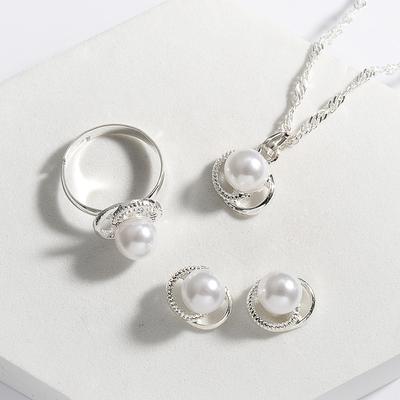 Delicato Set Matrimoniale per Donna con Orecchini, Anello e Collana a Forma di Farfalla e Fiore di Perle Finte