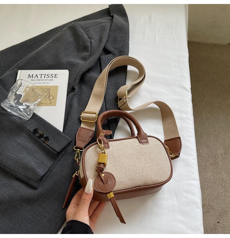 

New 2025 niche design portable bowling bag fashion weaving commuter shoulder messenger bag women