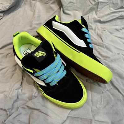 Achetez des chaussures décontractées basses Knu Skool noir et vert contrastantes Chaussures style rétro américain 'chubby bread'
