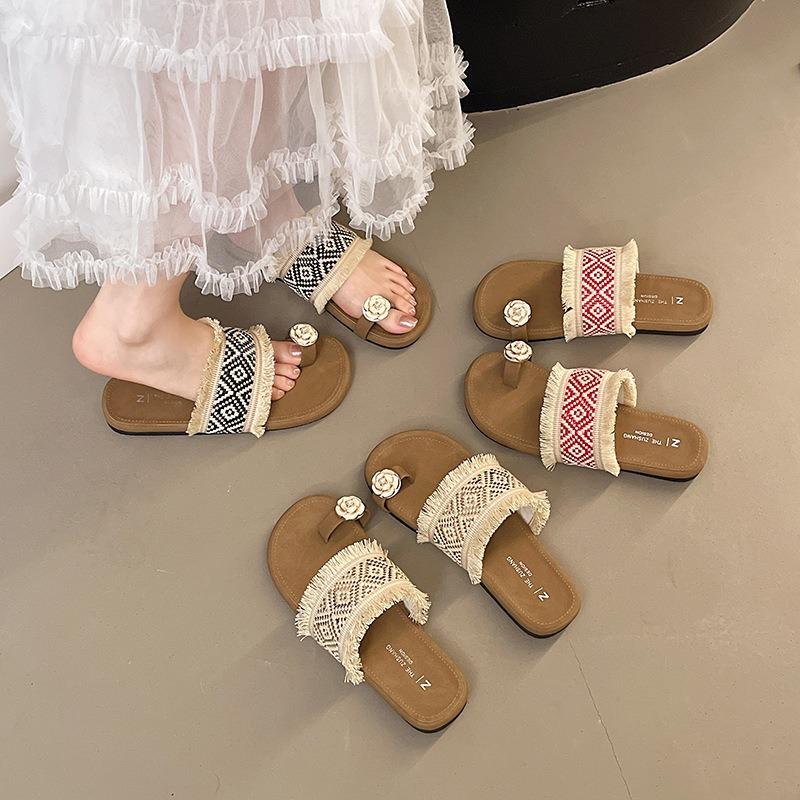 Cool slippers women's summer wear new high-end style with skirt beach sandals going out flat slippers