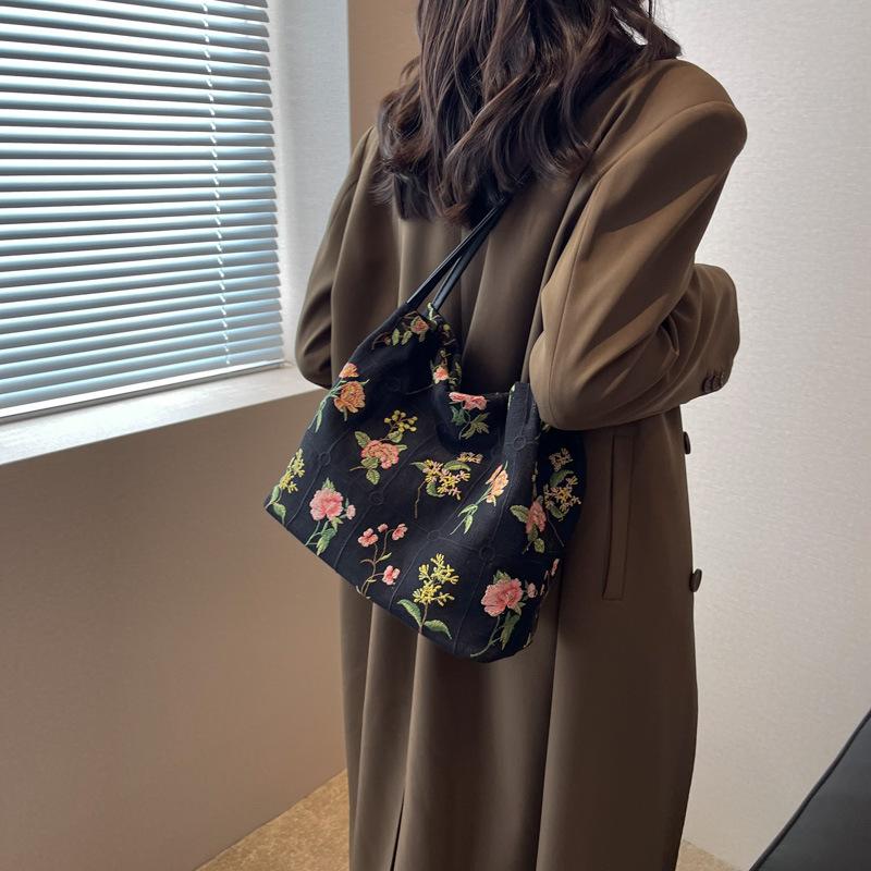 Women's bags popular niche design bags printed large capacity shoulder bags women's bags versatile shoulder bags foreign style tote bags