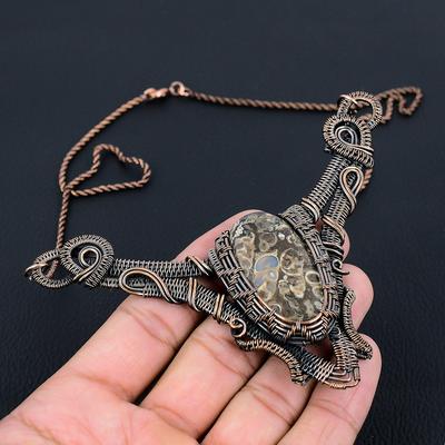 Eleganter Turritella-Fossil-Edelstein, reiner Kupferdraht, umwickelt, handgefertigter Halskettenschmuck