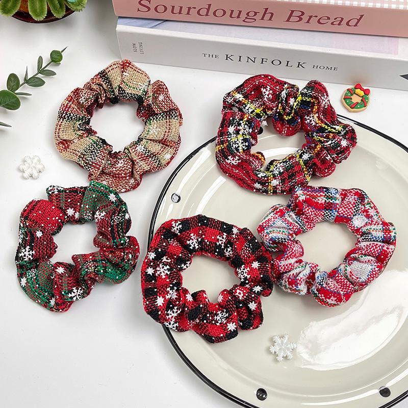 Vánoční červená kostkovaná gumička do vlasů se sněhovou vločkou pro ženy - Odolná elastická ozdoba do drdolu