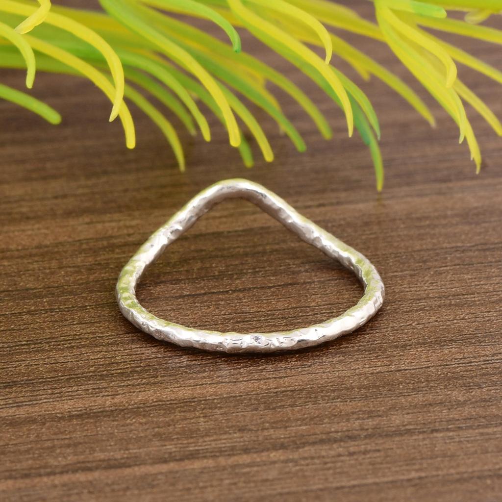 Minimalist Wave Ring 925 Sterling Silver | Curved Stackable Ring | Dainty Hammered Band | Simple Everyday Ring | Gift for Her