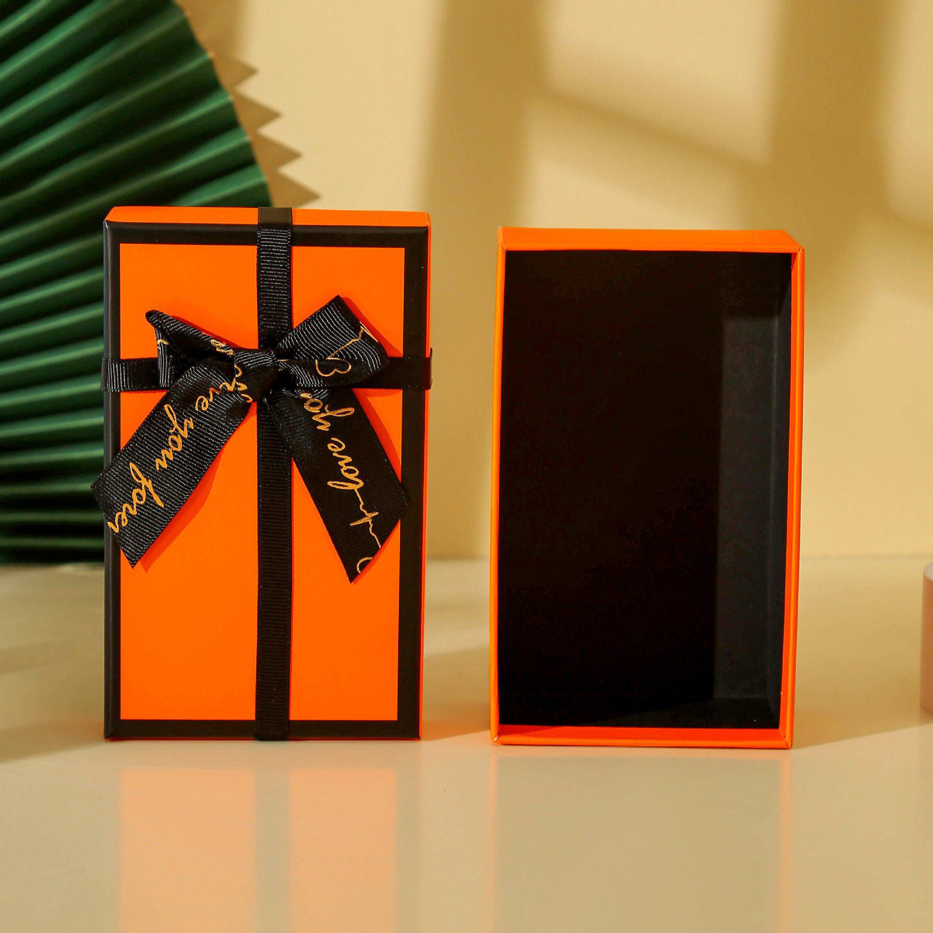 

В язаний гачком Різдвяний ялинковий кулон - Різнокольорові плюшеві прикраси