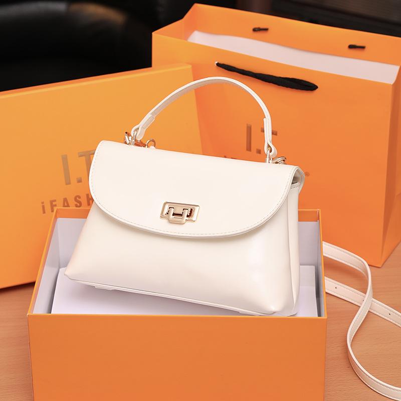 Light Luxury Spring and Summer New Retro Design Handbag Fashionable Commuting Versatile High End Single Shoulder Crossbody Small Square Bag