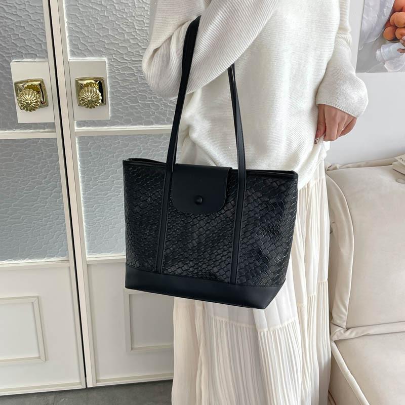 Fashionable Lady's Large Capacity Crossbody Bag for Commuting and Carrying Under The Arm