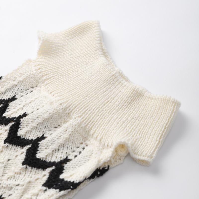 Трикотажное полосатое летнее женское короткое платье без рукавов с вырезом на шее — фото 7