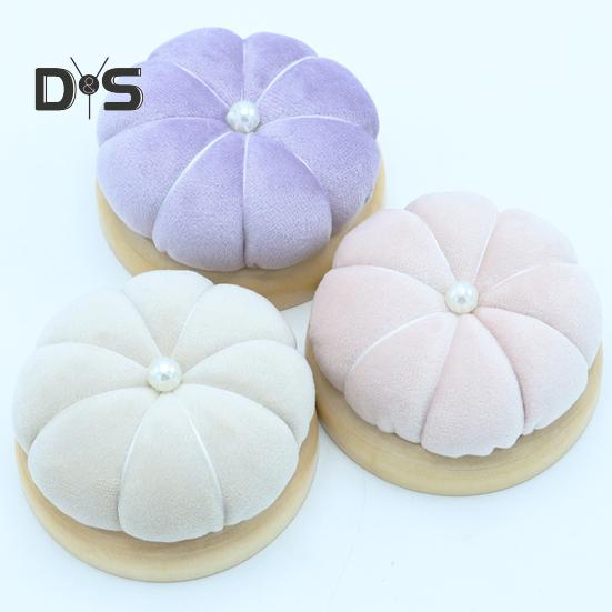 Gefülltes Nadelkissen, kürbisförmiges Nähnadelkissen, Flanell-Nadelkissen mit Holzsockel für Nähprojekte, DIY-Handwerk