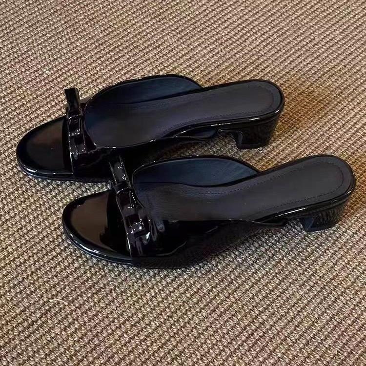 2025 new French patent leather black bow sandals women's versatile simple low-heeled casual open-toed slippers