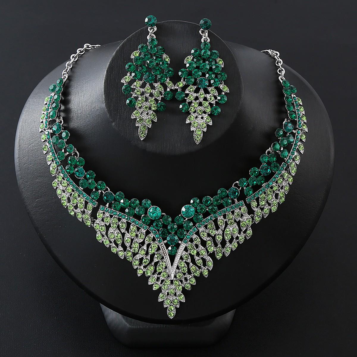 

European and American Retro Necklace Set: 2-Piece Floral and Leaf Design, Exaggerated Bridal Jewelry Accessories зелений