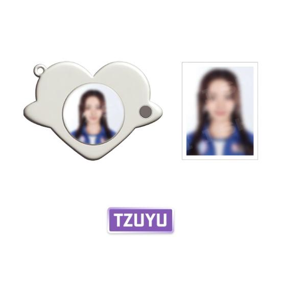 

Предзаказ 2025 TWICE ФАНМИТИНГ 10VE UNIVERSE Кулон-локет Брелок TZUYU