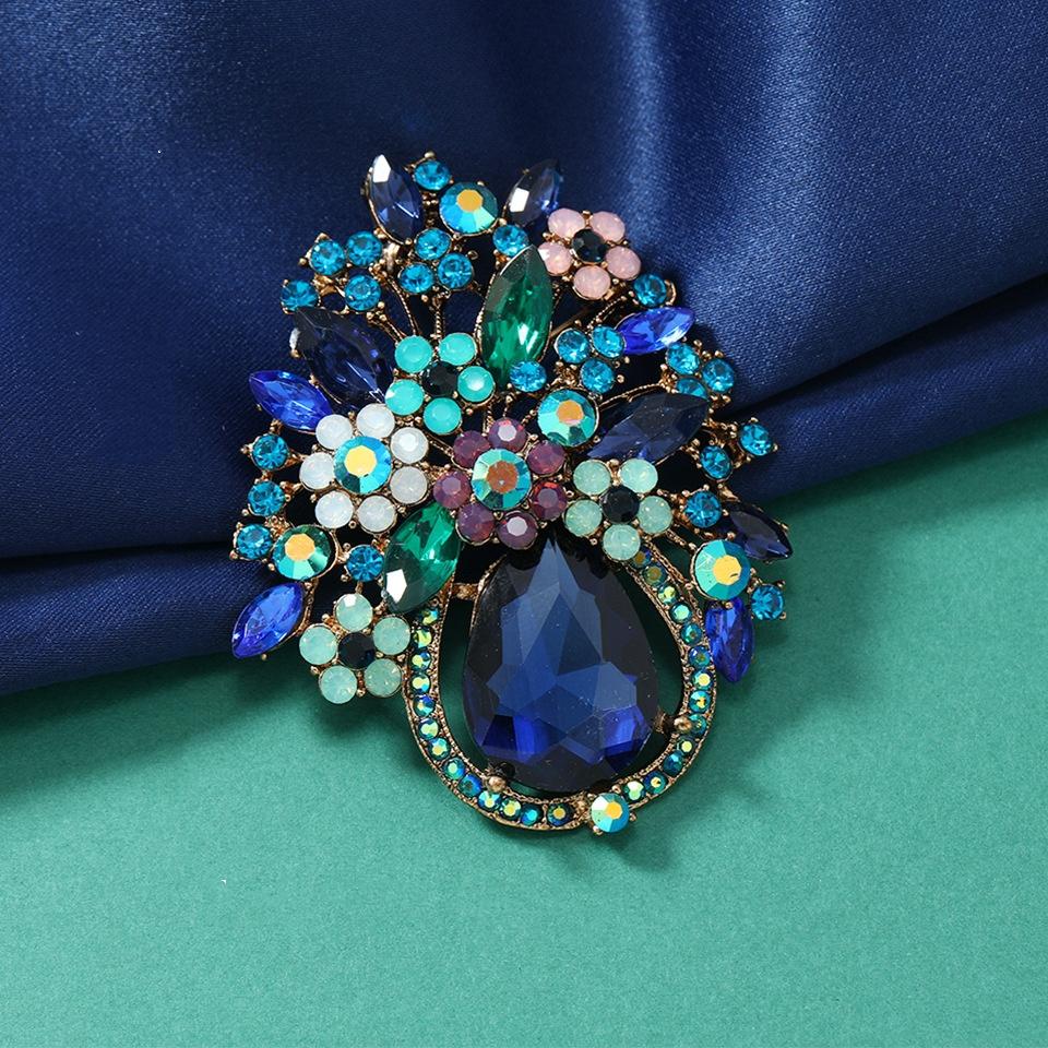 Luxury Women Men Full Crystal Exquisite Badges Brooch Pin Fashion Trendy Flower Jewelry Party Banquet Buckle Pins
