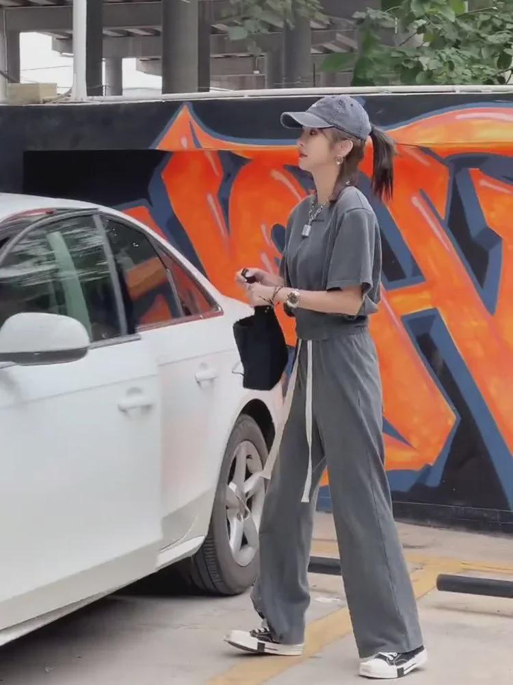 Trendy Dámská dvoudílná letní sportovní souprava: Přiléhavé tričko a kalhoty se širokými nohavicemi