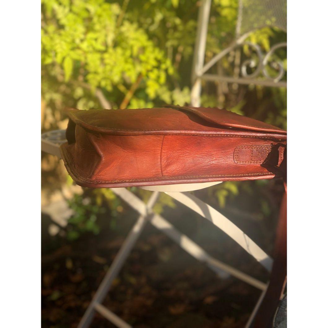 Коричневая кожаная сумка-мессенджер — фото 3