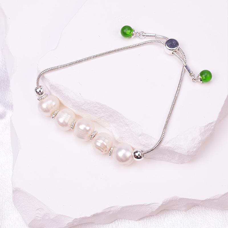 Retro Minimalist Pearl Bracelet for Women: Niche Chinese Design with a Cool Stylish Touch