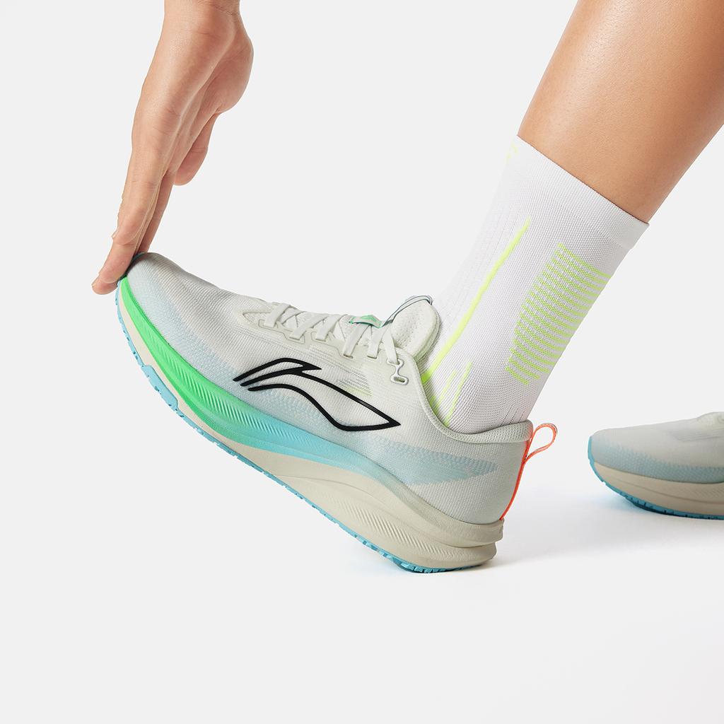 New LiNing Red Hare 8 Anti Slip Wear Resistant Low Top Racing Running Shoes Men's Ivory ARPV001-11