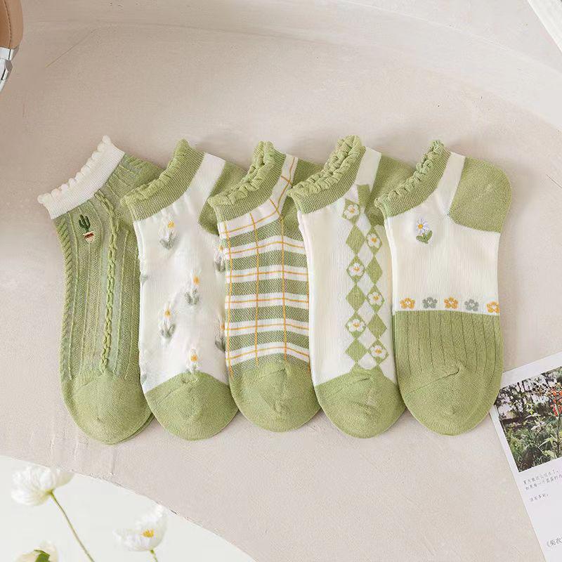 "Urocze białe skarpetki do kostki z misiem chmurką na wiosnę i lato dla kobiet"