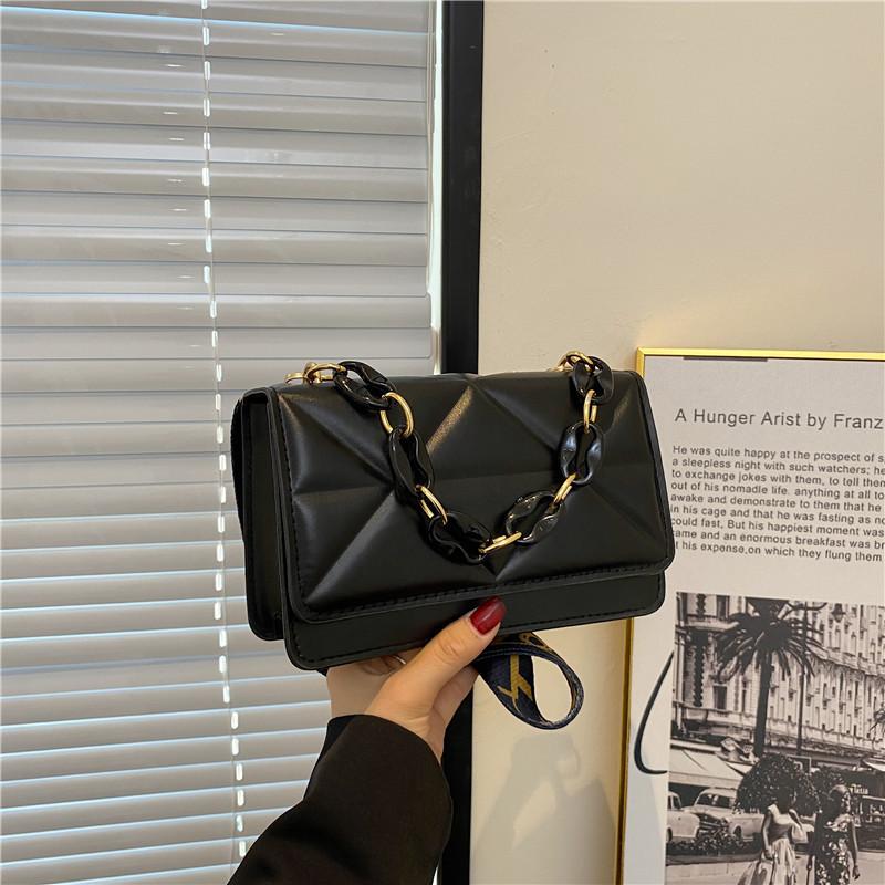 Fashionable Vintage Style Pu Shoulder Bag With Wide Strap And Chic Chain Detail