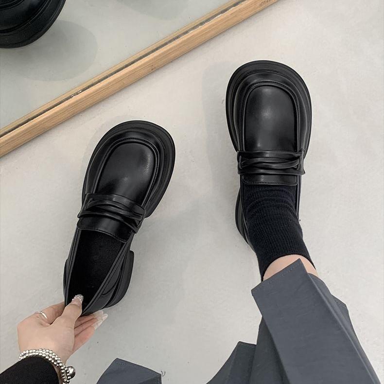 Vielseitige Retro-Plateau-Lederschuhe mit runder Spitze für Damen, neu Frühjahr/Herbst 2025, britische Slipper aus weichem Leder zum Hineinschlüpfen