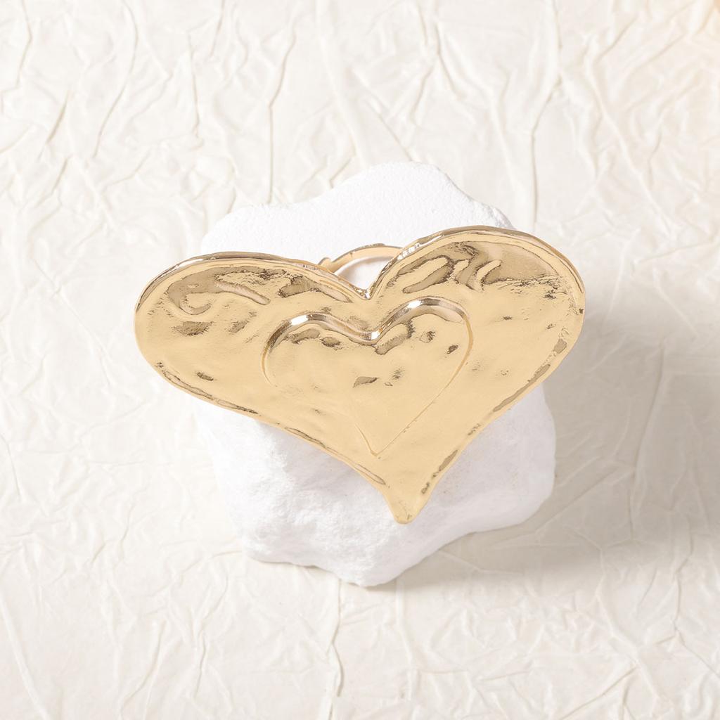 A Classic and Trendy Style of Personalized Retro Fashion, Exaggerated Alloy Heart-shaped Ring with a Flared Mouth